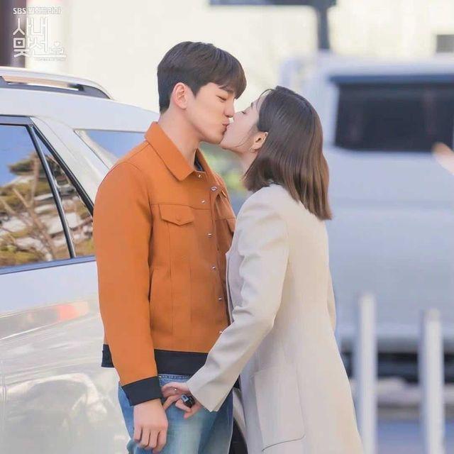 金旻奎與薛仁雅於最後一集亦有甜蜜咀戲。