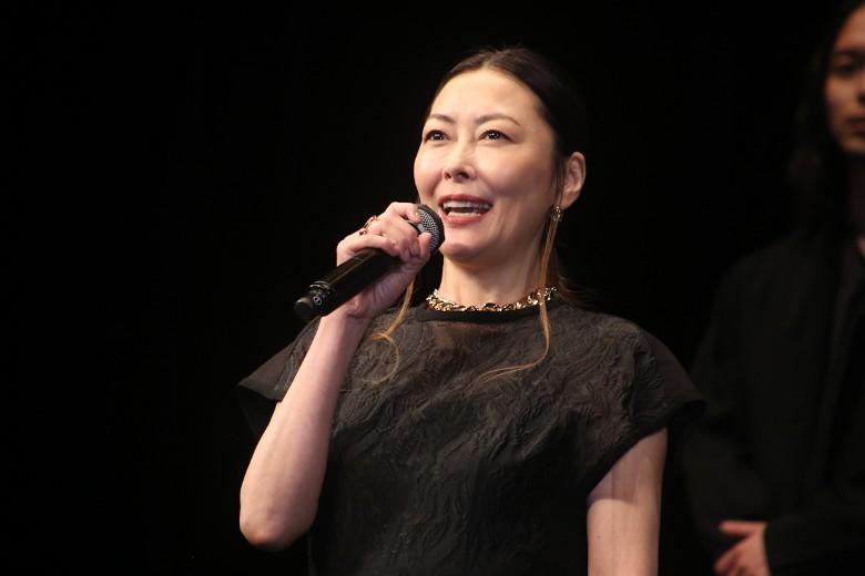 美穗更被指表情生硬,疑是打針過度引致。