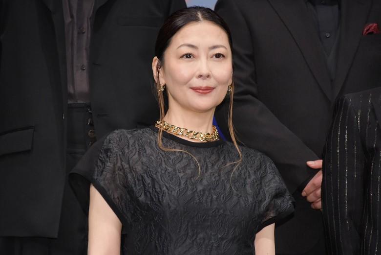 52歲的中山美穗鍾情飲酒,今次露面顯得略為憔悴及浮腫。