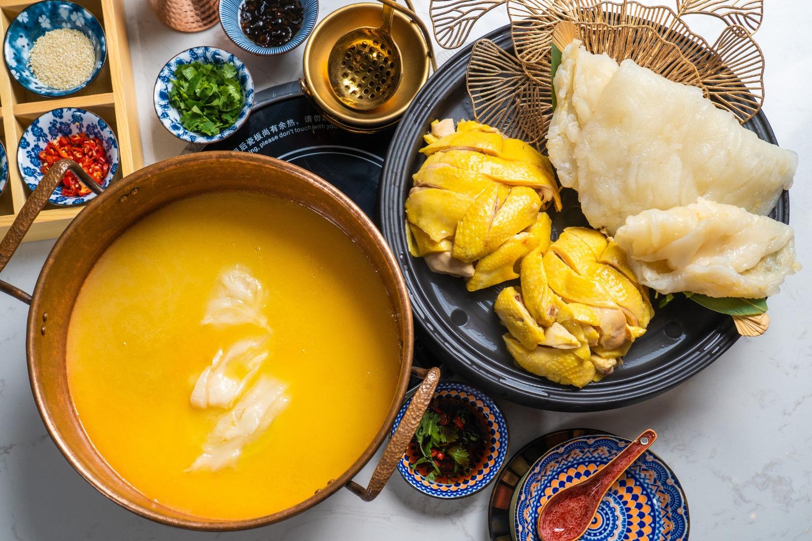 隨意門招牌花膠雞湯鍋