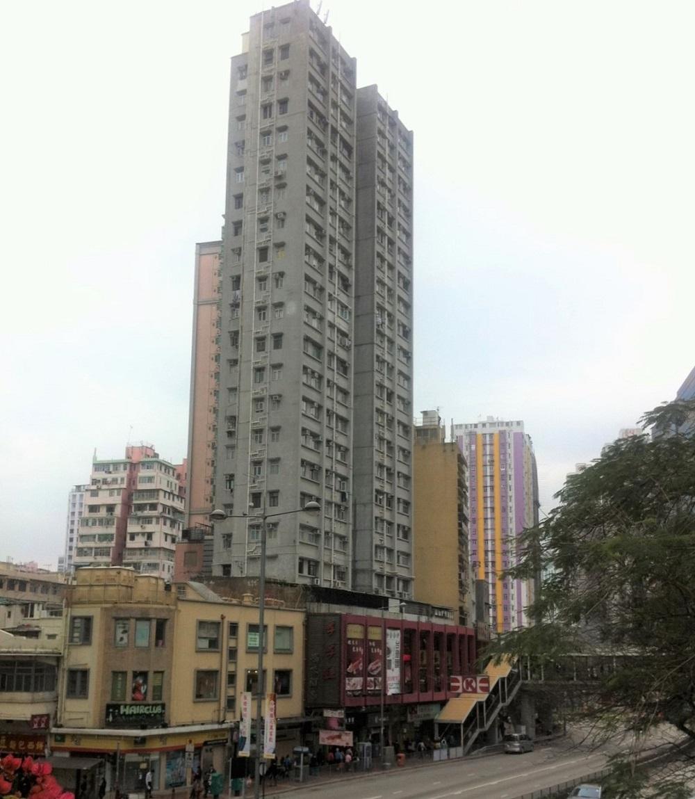 荃灣荃勝大廈一個兩房單位,新近以476萬元成交,造價較同類單位在去年的高位成交價,便宜約84萬元或約15%。