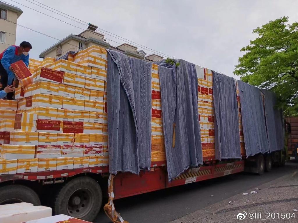 上海寶山區居民收到的雲南捐贈物資,與被轉賣的是同一批。(互聯網)