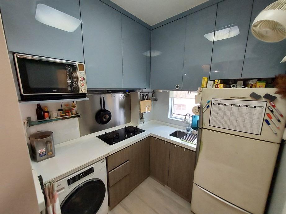 廚房面積絕不小巧,流理店空間充足,廚櫃多而又新淨實用。