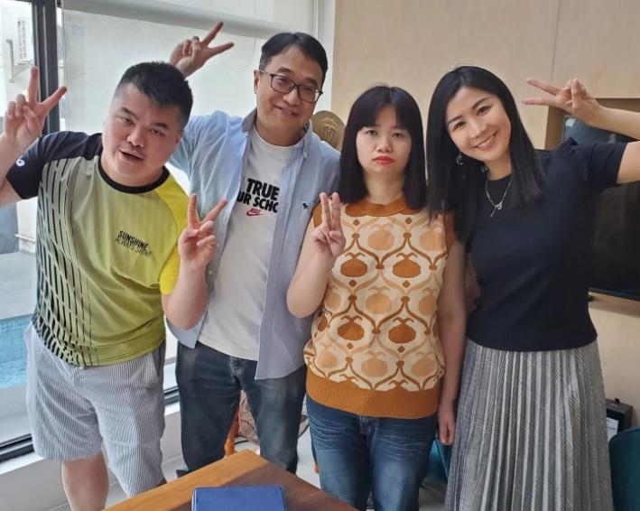 阿儀日前與Fans拍節目。