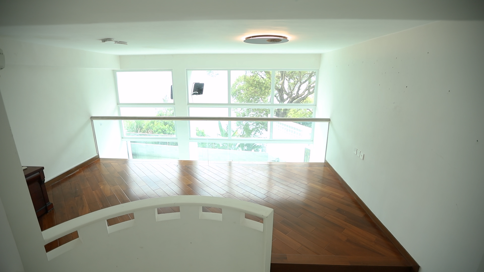 客廳樓上是小偏廳。