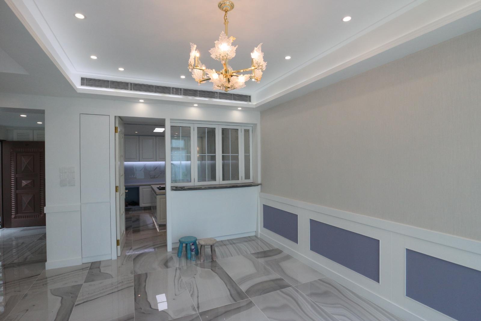 廚房以半玻璃窗設計,外接闊大飯廳。