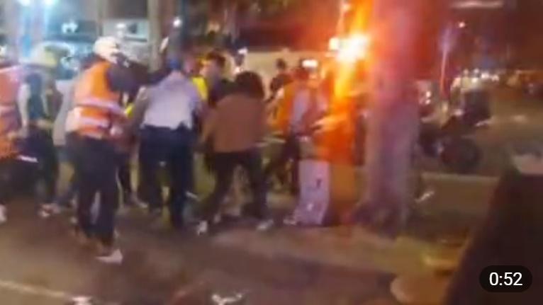 事發現場,救護移走傷者。(Telegram)