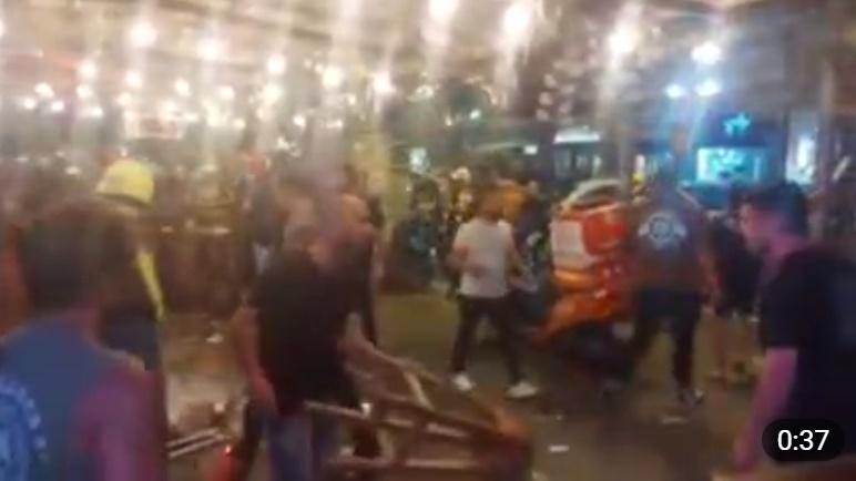 事發現場,民眾協助移走雜物。(Telegram)