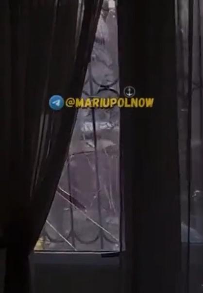 窗外一片狼藉。(Twitter)