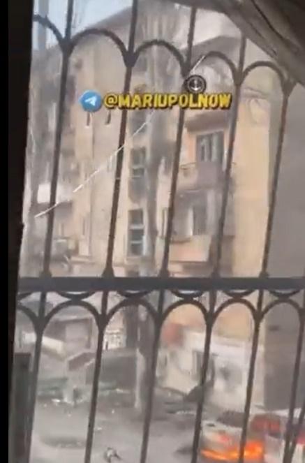 可聽到影片內持續有轟炸聲。(Twitter)