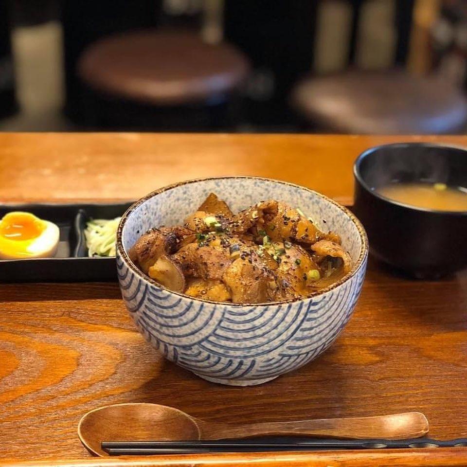 賣日本料理和丼飯,是熟食中心少有的日本餐廳。(相片來源:instagram:siuwongdine)