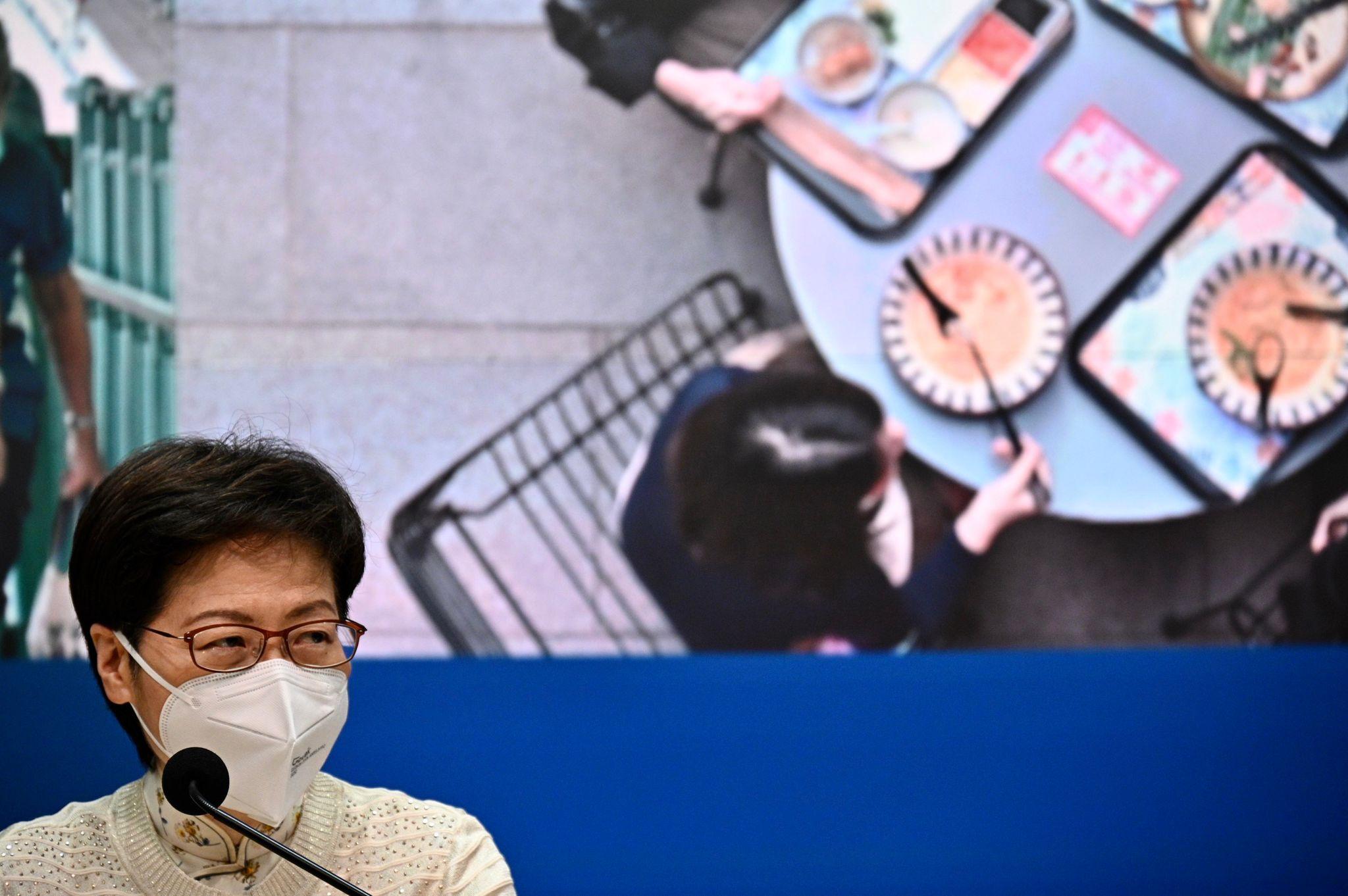 林鄭月娥重申,每一項讓香港恢復正常的措施,無可避免有傳播風險。