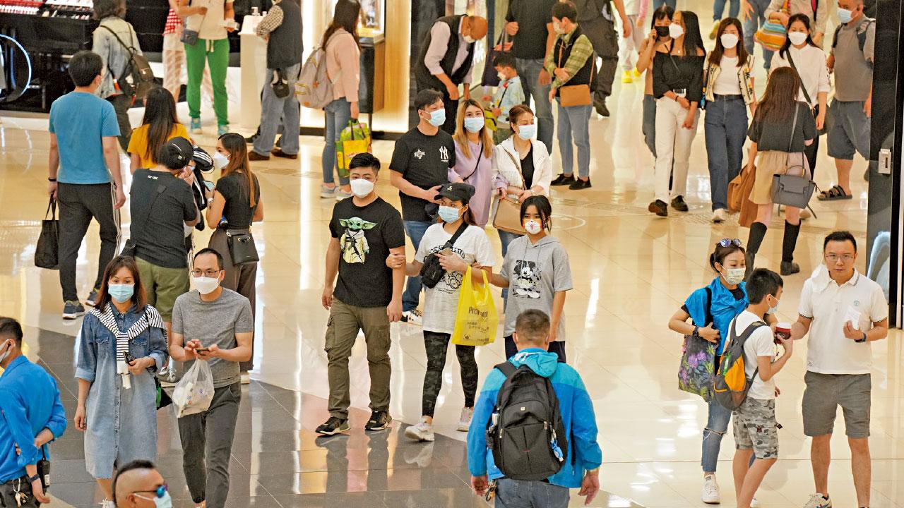 高峰回落增1921確診 預告復課返學密做快測 新疫情下不輕易再停課