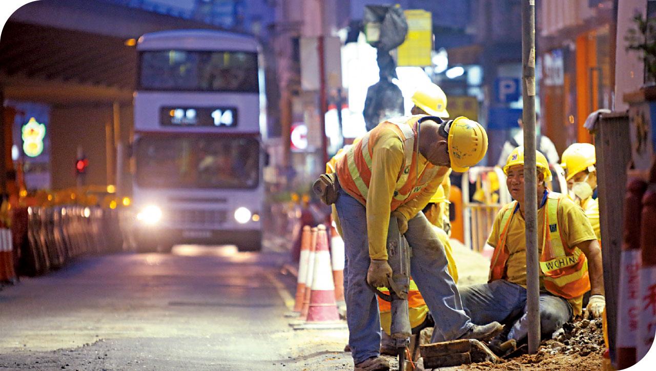 審計報告轟多署甩轆 爆水管黑點6.5年未完工 行人路維修欠監督效率低