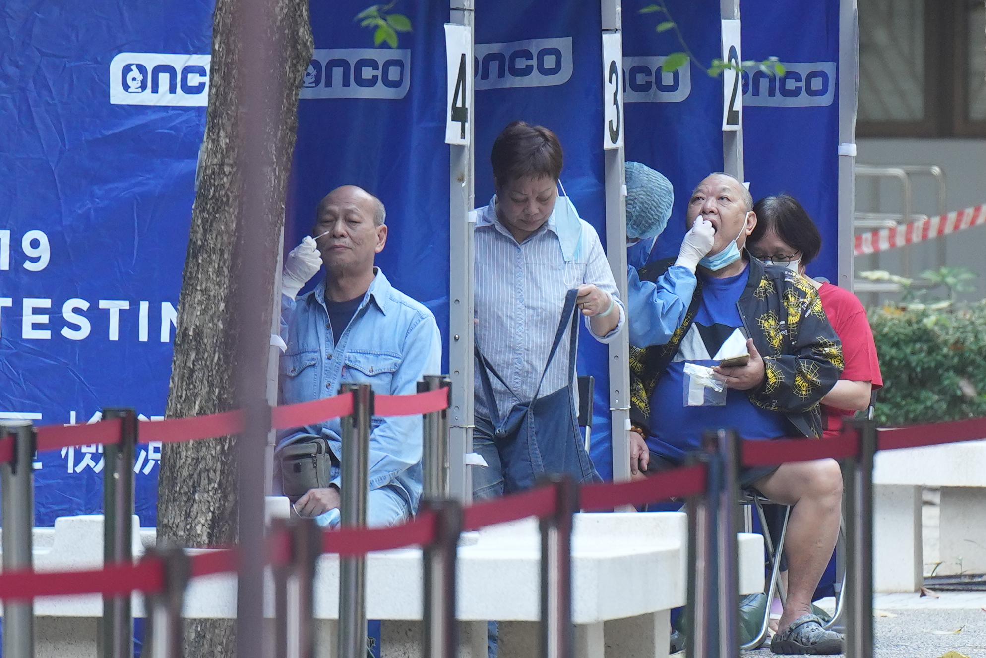 深水埗白田邨澤田樓圍封檢測。(資料圖片/陳奕釗攝)