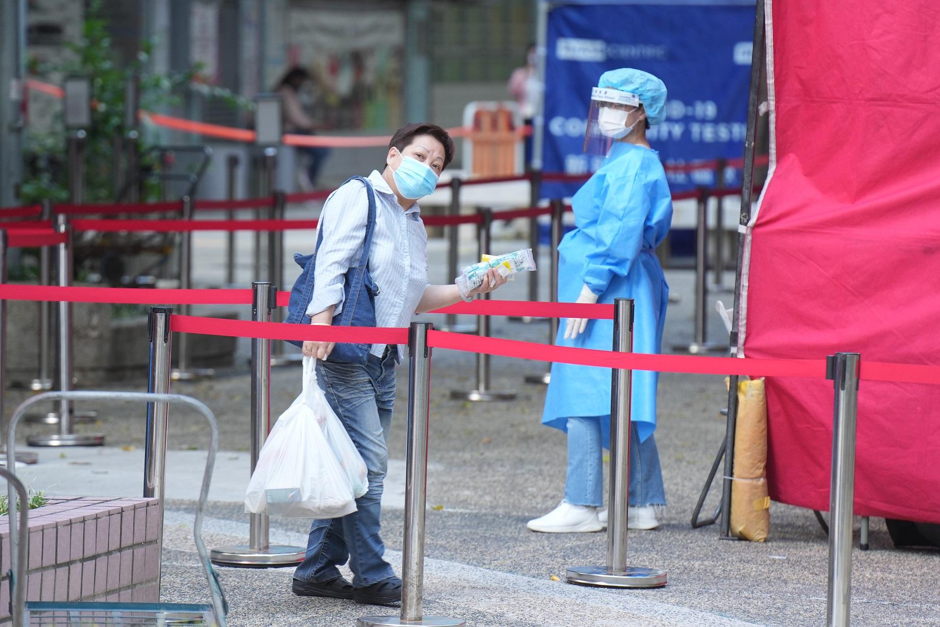 深水埗白田邨澤田樓圍封檢測。(資料圖片/陳奕釗攝)