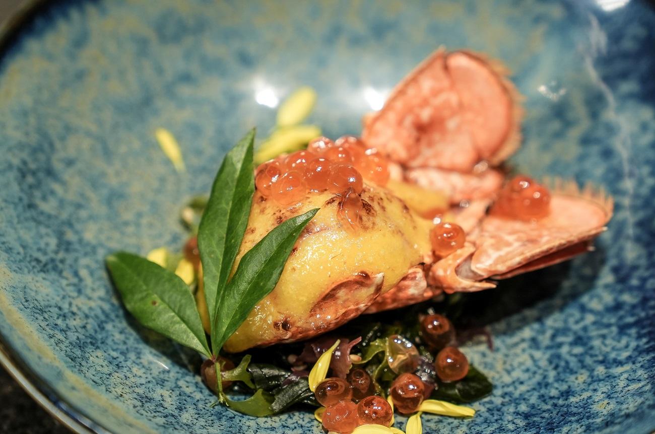 焗龍蝦配三文魚子