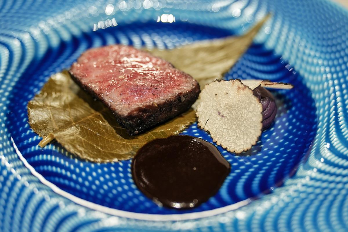 炭燒鹿兒島黑毛和牛西冷配松露柚子胡椒牛汁