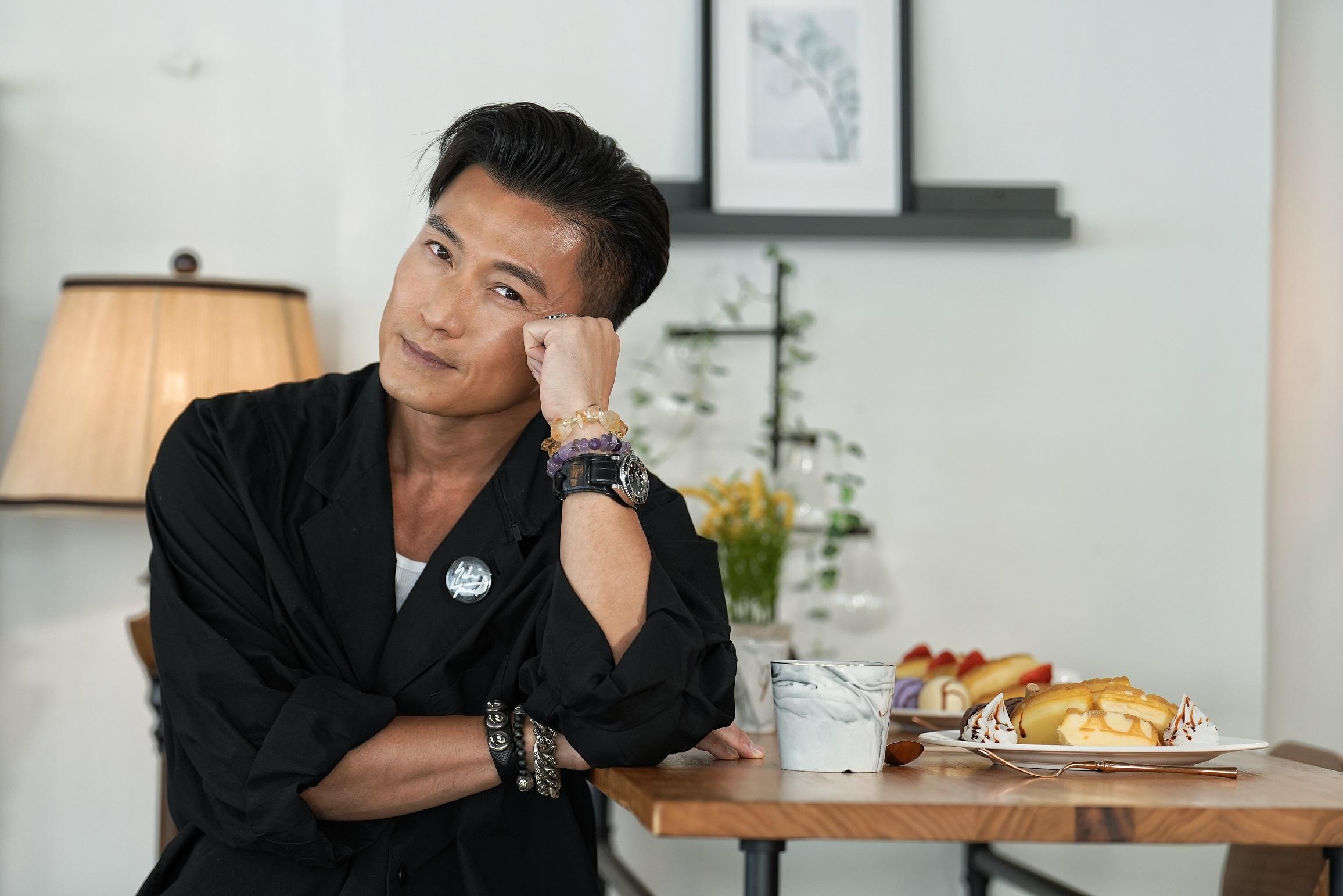 陳山聰歷過人生低潮,教導兒子跌倒要自己爬起身。(夏家朗攝)