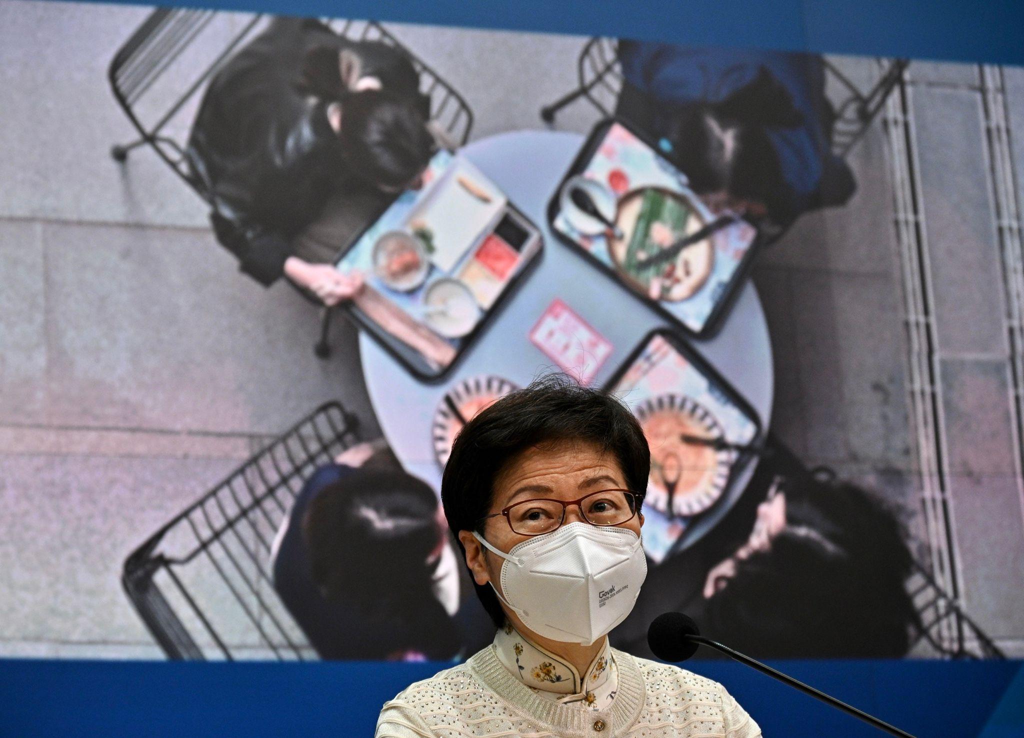 林鄭月娥指,首階段放寬措施平衡平眾利益及經濟發展,未必能滿足部分處所營運者的要求。