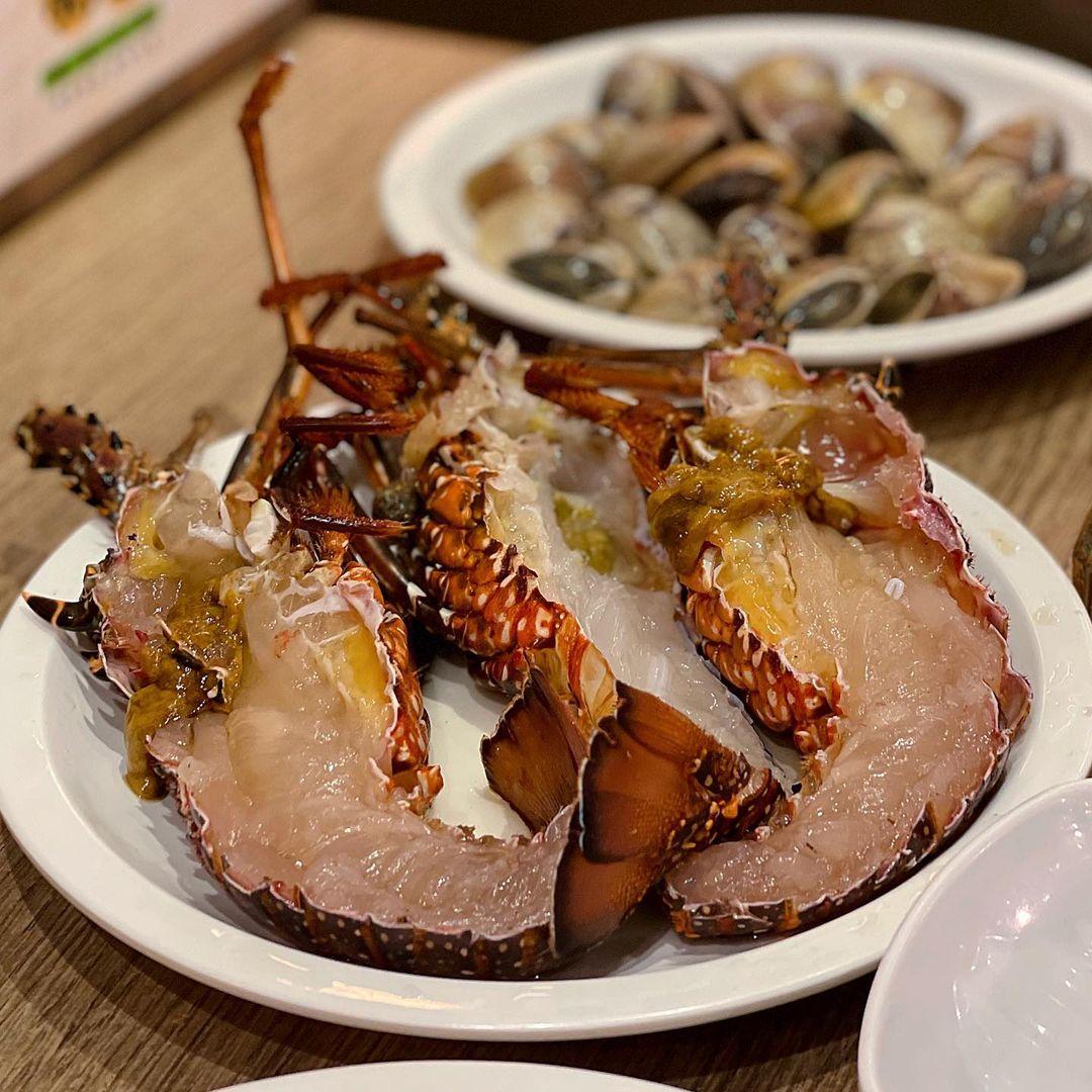 價錢每位由$200起,自選龍蝦、肉蟹、沙白蜆、鮑魚、帶子等海鮮(相片來源:instagram:markhere.hk)