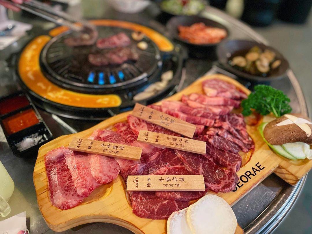 店舖供應多款肉類部位,例如香港人比較接觸的護心肉、燒肉店少有的豬皮和豬大腸等等。(相片來源:instagram:tasteology.hk)