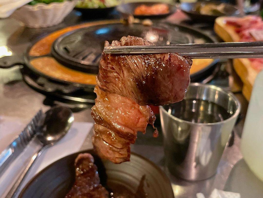 店舖供應多款肉類部位,例如香港人比較接觸的護心肉、燒肉店少有的豬皮和豬大腸等等。(相片來源:instagram:tasteology.hk)