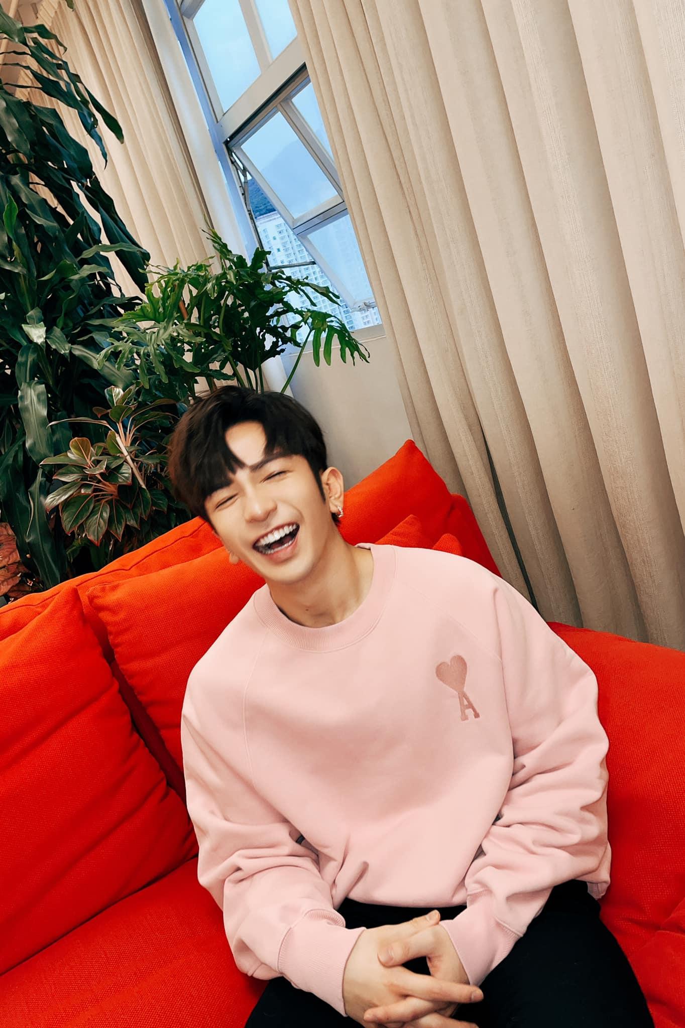 神徒見教主可愛笑樣,甜到漏。