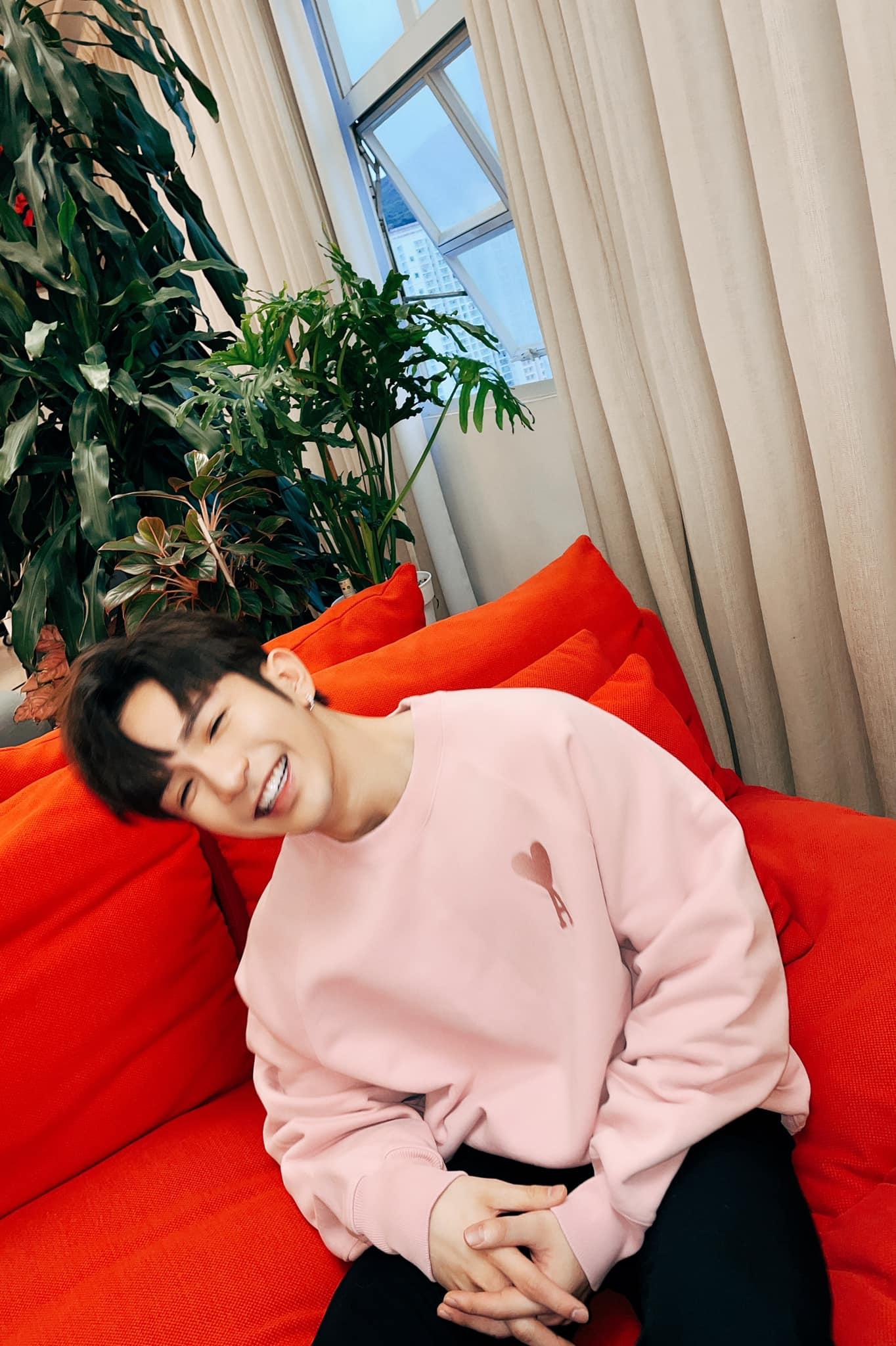 Anson Lo派另類福利,貼了3張忍笑相。