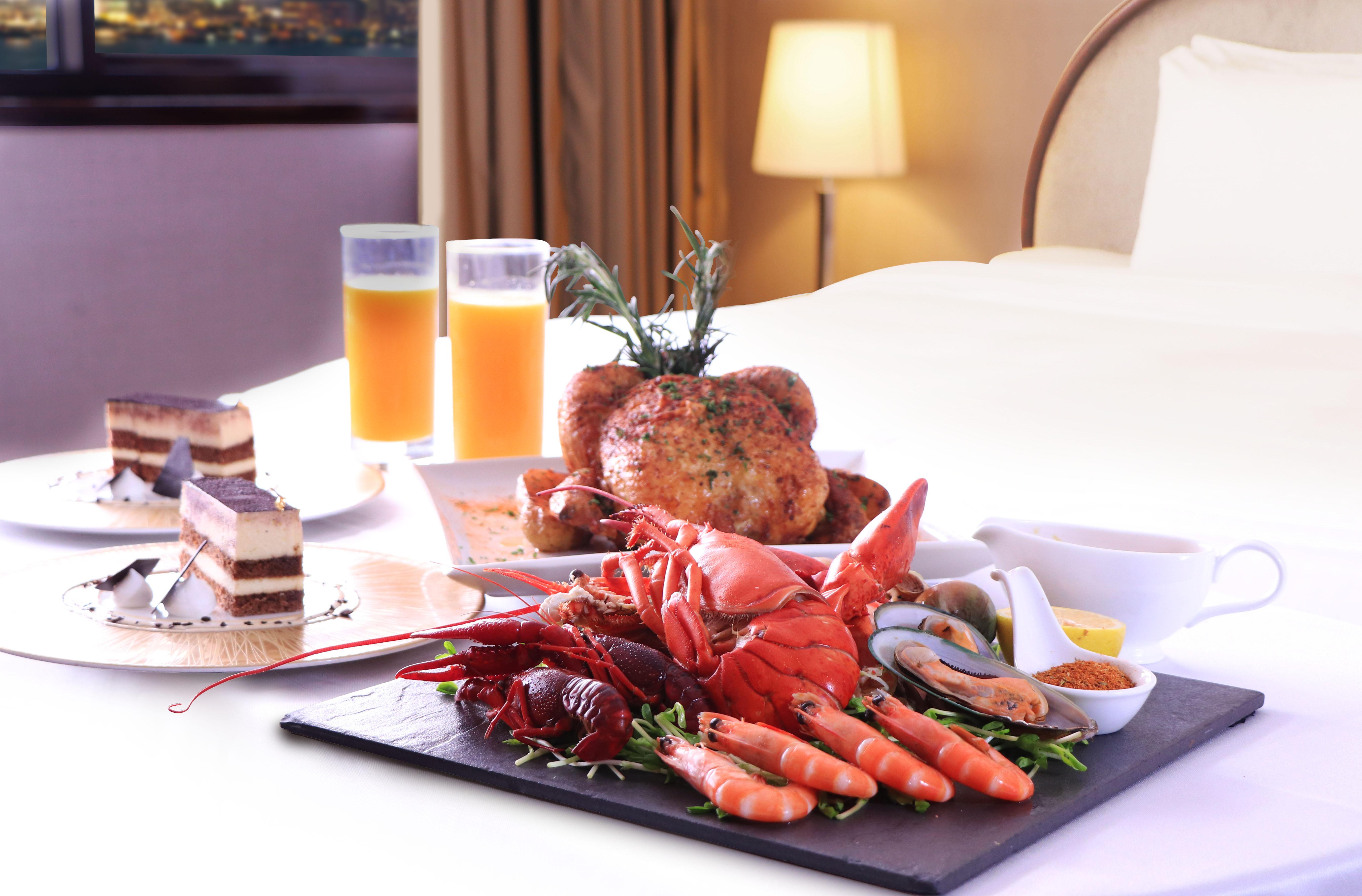 每晚於客房享用雙人復活節海鮮烤雞晚餐