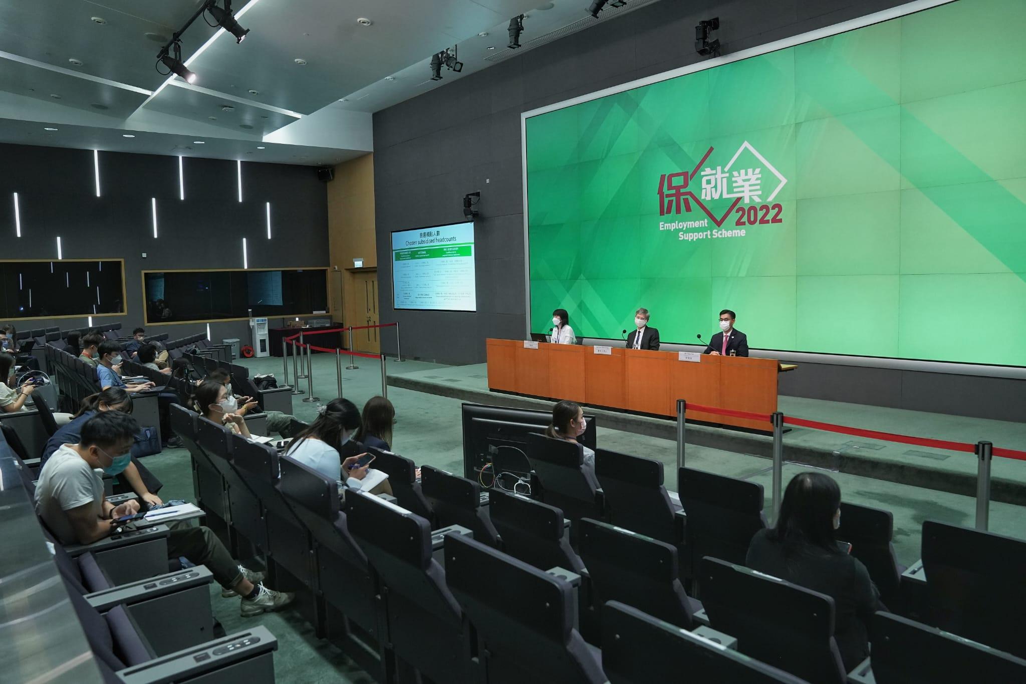 政府公布「2022保就業」計劃內容詳情。(夏家朗攝)