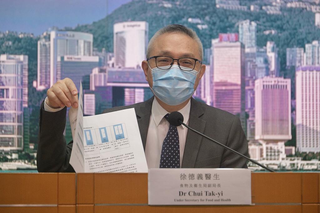 徐德義宣布,政府下周二起至5月31日,免費向60歲以上長者提供快速測試套裝。