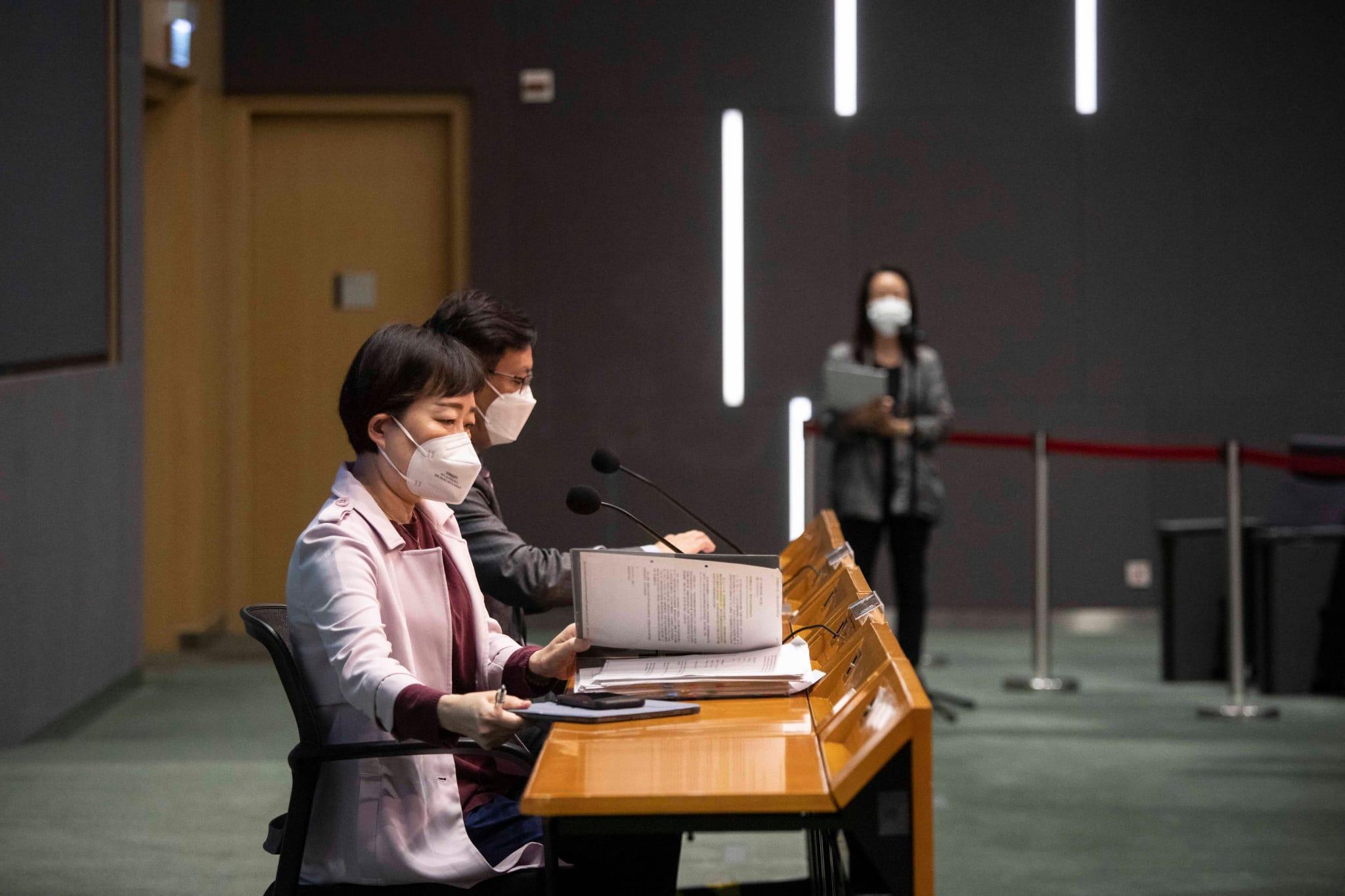 疫情記者會,張竹君及李立業。