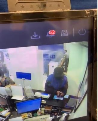 持槍漢劫旺角銀行掠走萬元 警接報圍捕劫匪 (有片)