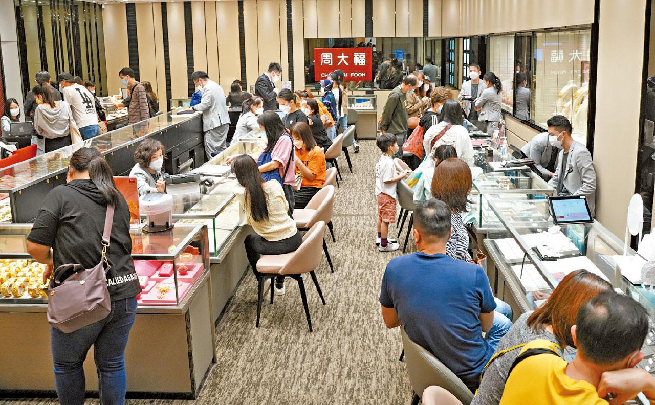 消費券首個星期日 陳茂波︰消費氣氛有改善