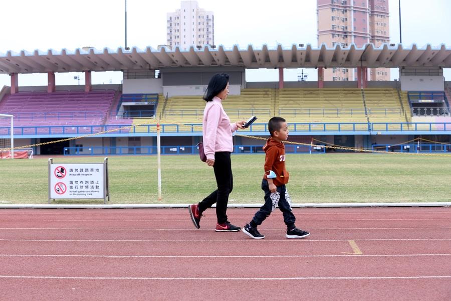今日起室內外體育場地重開。