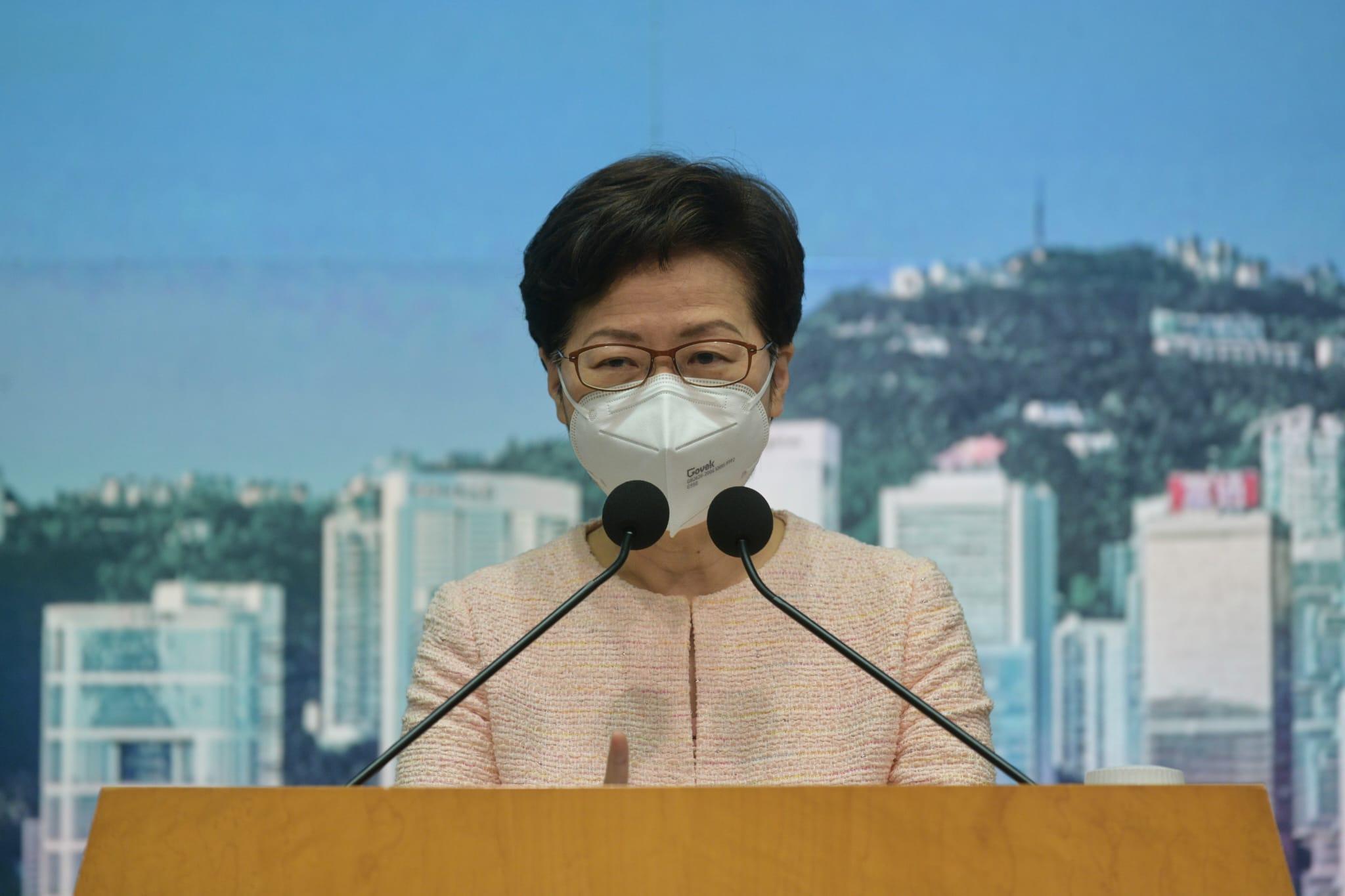 被問到政府會否持續堅持全民強檢及清零等,林鄭月娥回應指未是時候。