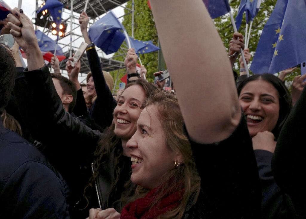 今次法國大選投票率不足72%,是1969年以來的新低。