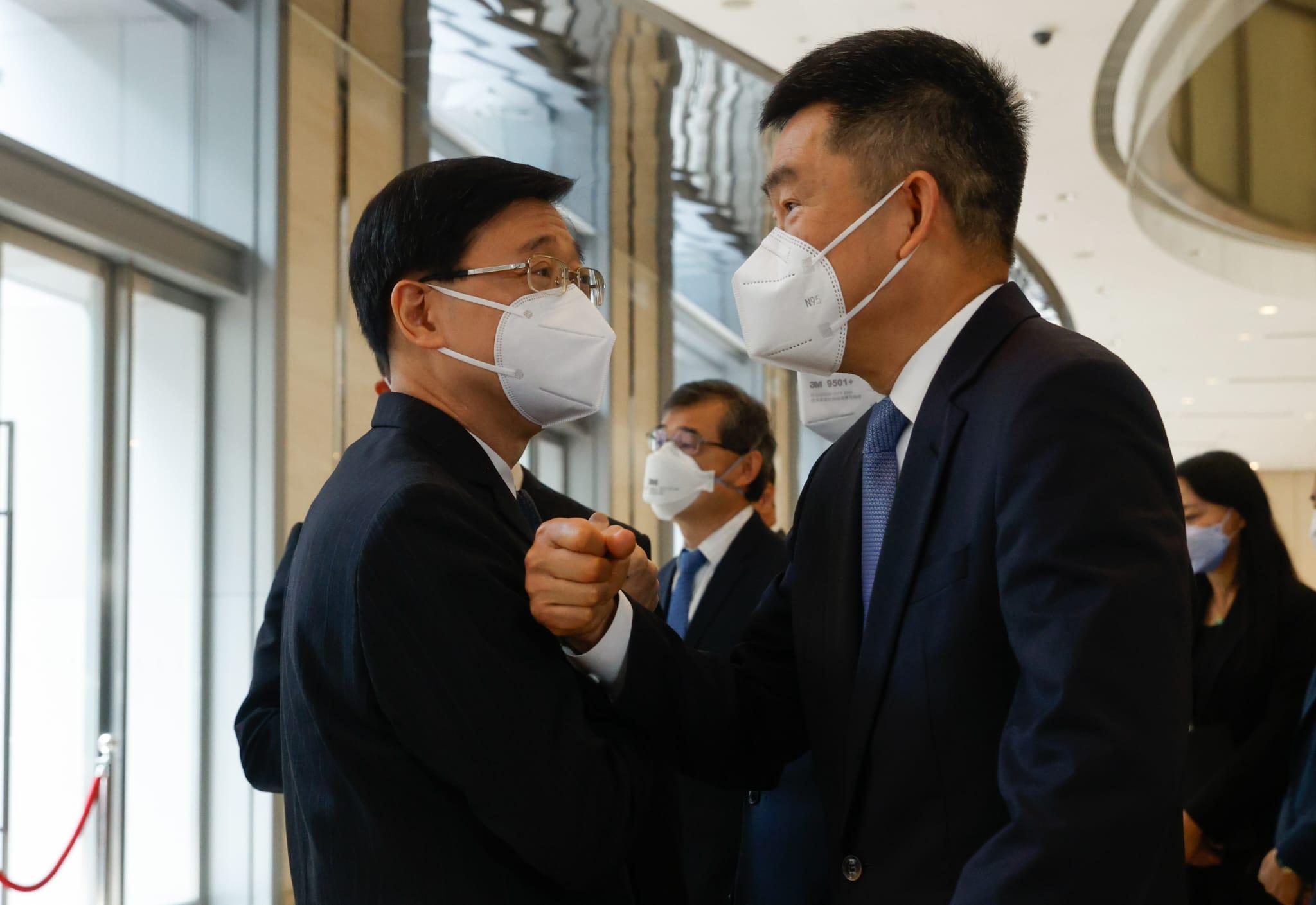 李家超今早會見香港中國企業協會代表。(蘇文傑攝)