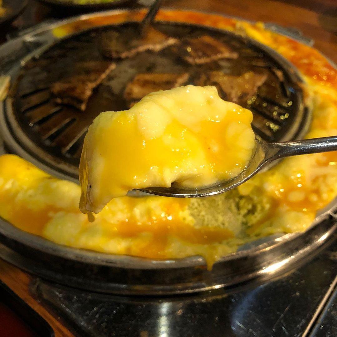 爐邊蛋也是必食之選,蛋味香濃,也能中和肉類的油膩感。(相片來源:instagram:)