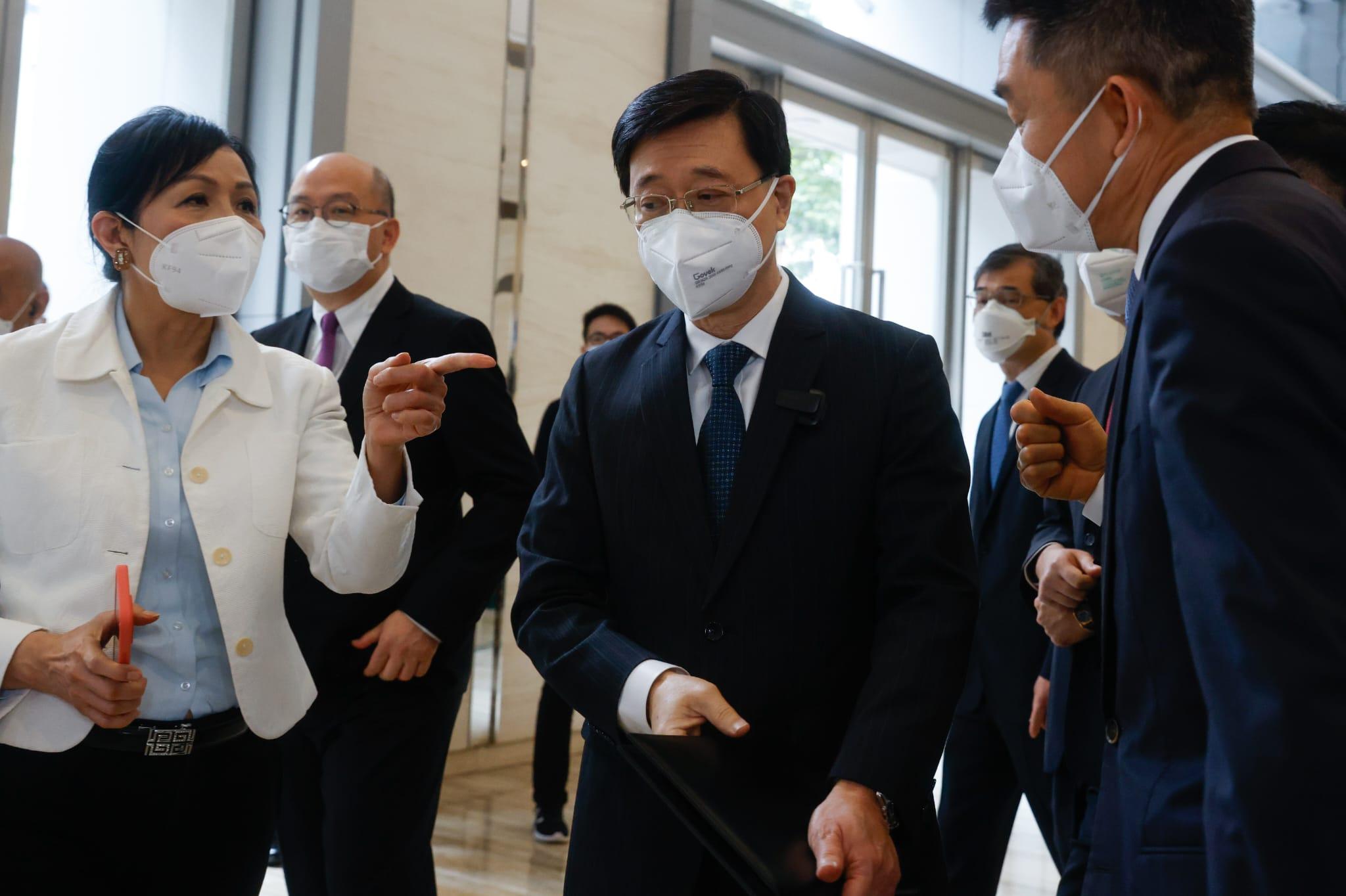 李家超今早會見香港中國企業協會代表。(蘇文傑攝)