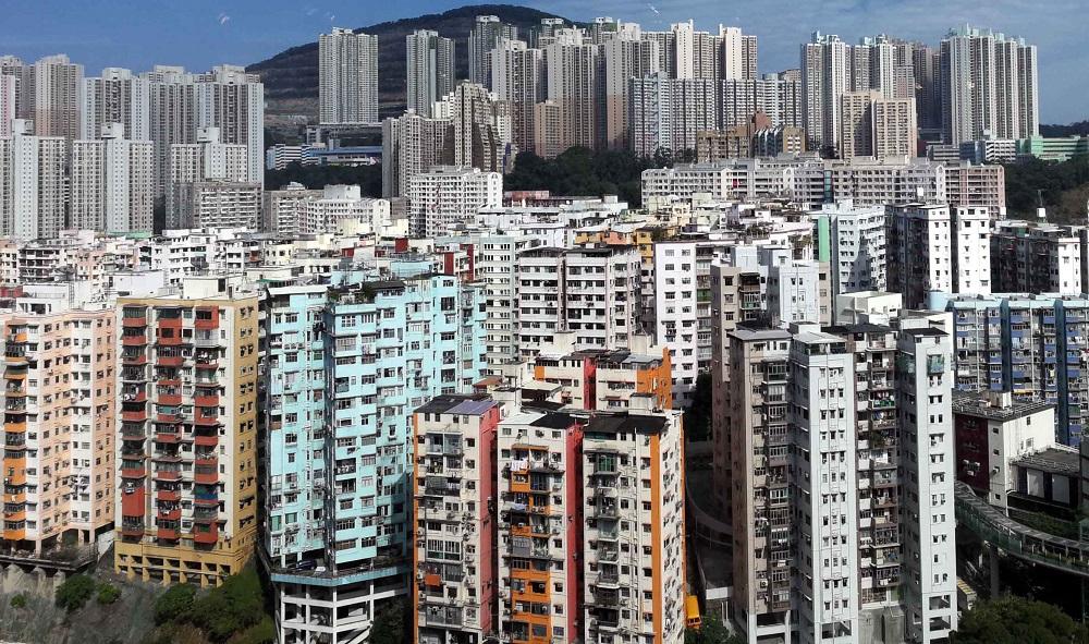 隨著近期疫情持續改善,以及首階段放寬限聚措施效應下,整體樓市氣氛進一步轉活,料首季積聚的購買力持續釋放,樓價指數有機會在次季收復失地,全年看升逾5%。