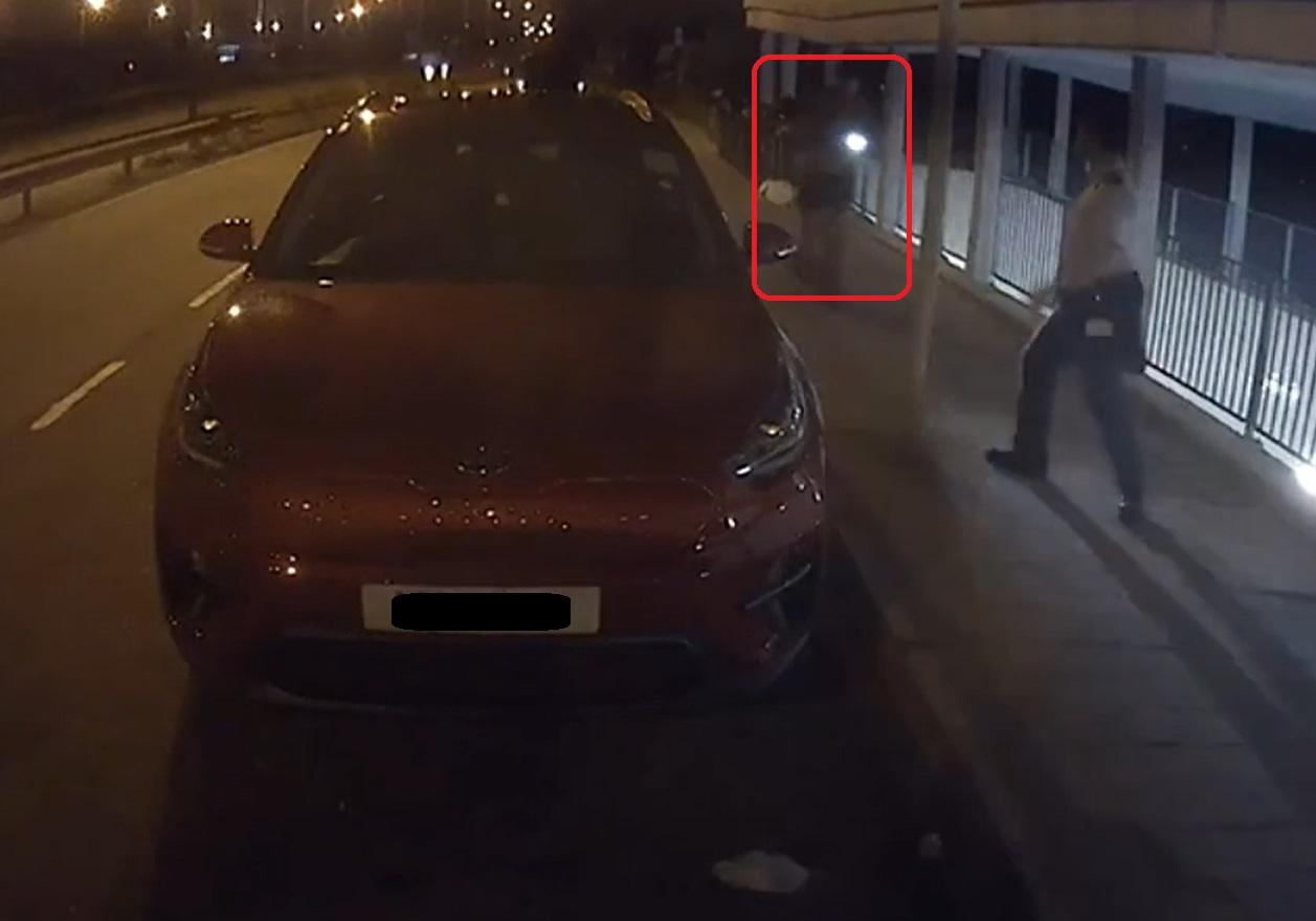 警員抄牌遭電動滑板車撞倒受傷,25歲男子被捕。