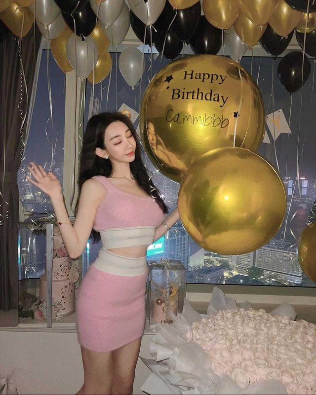 Cammi上月27歲生日又晒奢華生活。