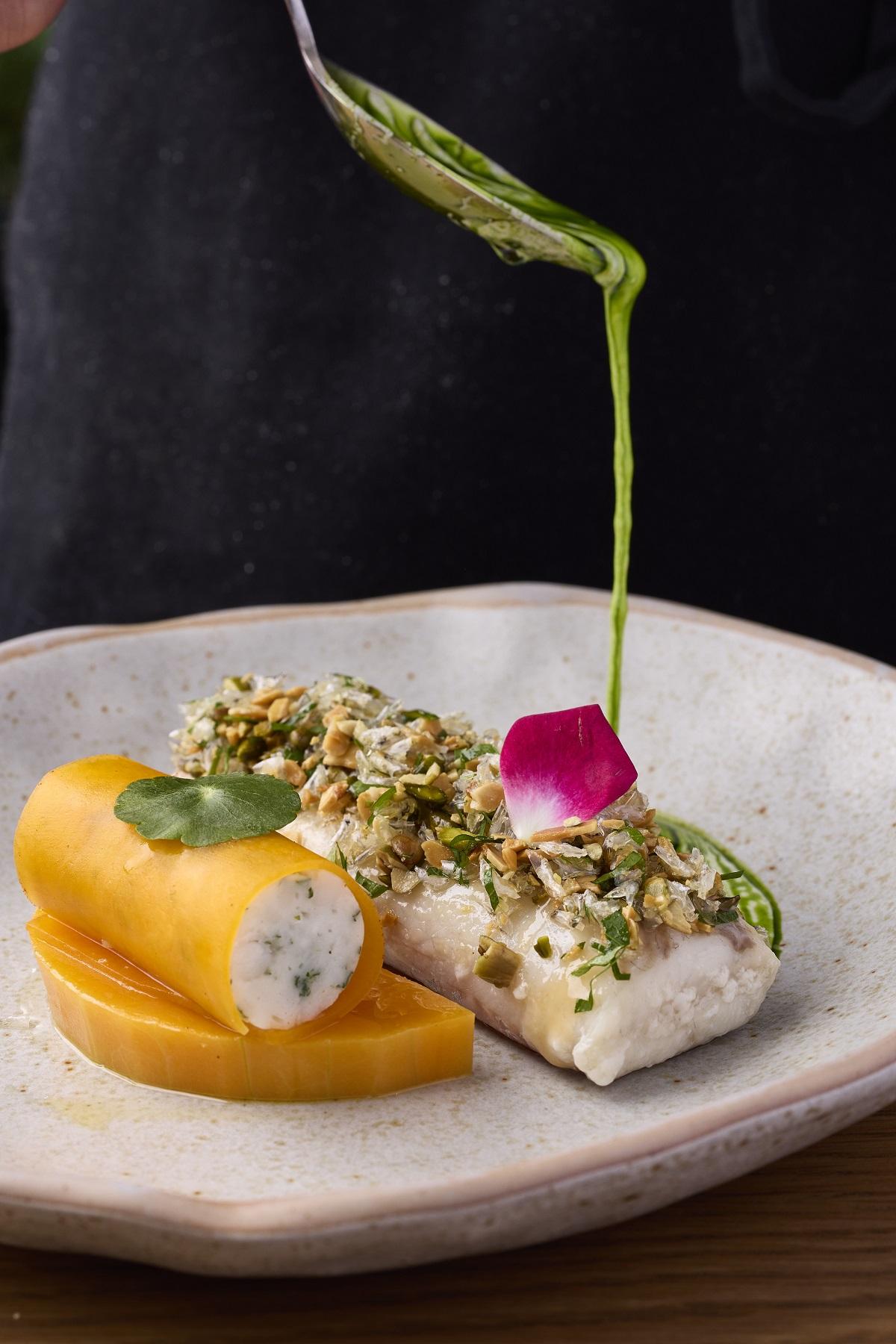 兩道菜晚餐每位$360及三道菜晚餐每位$410