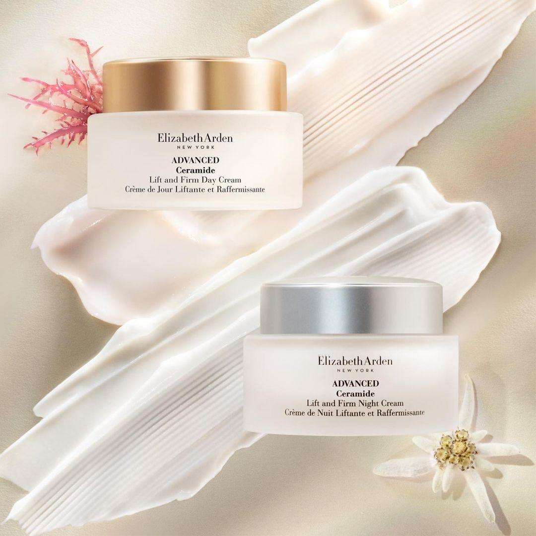 母親節2022禮物推介|Elizabeth Arden 升級版時空彈力緊容防曬日霜($780/50ml)及晚霜($830/50ml) 堪稱抗地心吸力霜,升級配方増添5倍分子釘(Ceramide)和5大活肌成分,有助提拉肌膚及緊緻輪廓,透明質酸可深層保濕,強化肌膚屏障,彈走初老跡象。日霜含透明質酸兼具防曬功效,能即時保濕及保護肌膚免受日常紫外線侵害;晚霜主打在晚間發揮超強修護力,抹走鬆弛老態,塑造立體面部輪廓。