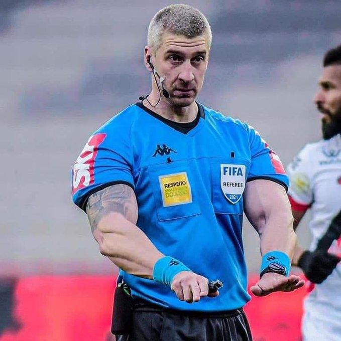 強壯的手臂為達朗高贏得「最強球證」的名字。(網上圖片)