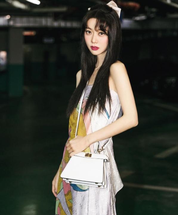 Fiona的新look激似范冰冰。