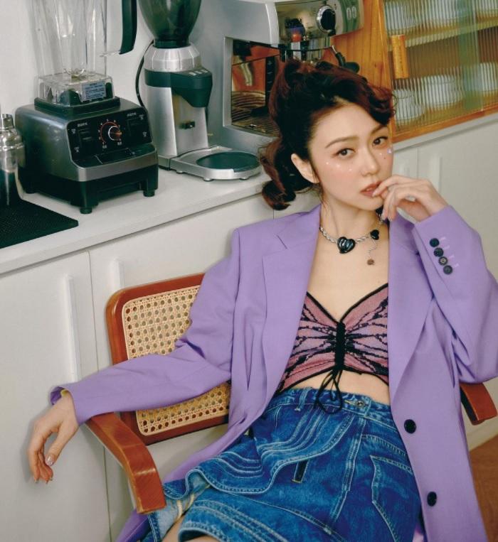 網民對成熟打扮的Fiona大有意見。