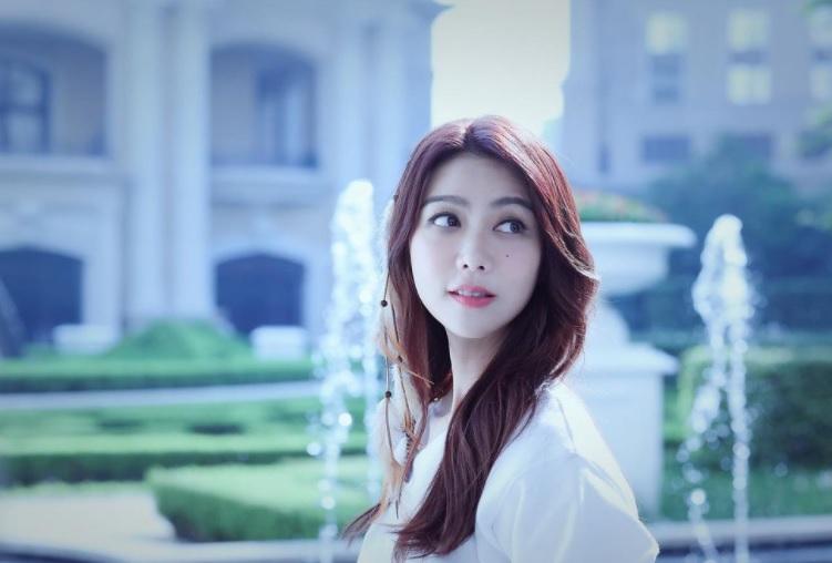 網民都很懷念少女味的Fiona。